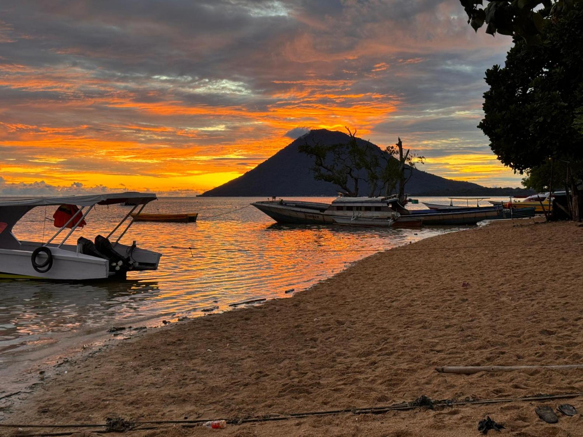Bunaken Guesthouse Ngoại thất bức ảnh